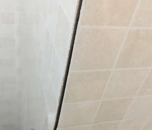 恩施瓷砖空鼓维修公司分享阳台瓷砖脱落的修复过程可以分为以下几个步骤